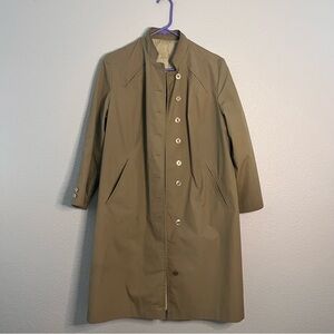 Women’s rain coat size medium tan w/ buttons